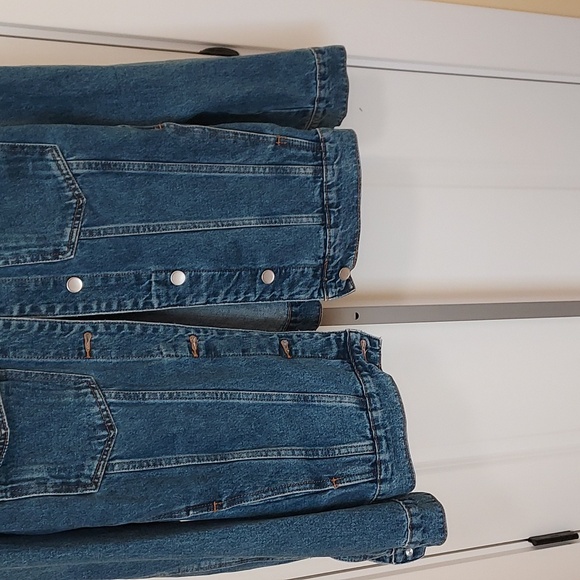 Fashion Nova Dark Wash Demin Jacket with Multiple Pockets Size Large - Picture 4 of 8